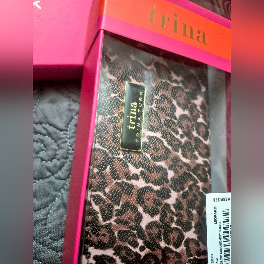 NWT Trina Turk Leopard Print Large Leather Wallet - Picture 4 of 6